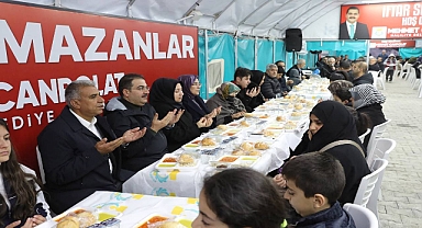 Başkan Canpolat Ve Vekil Yazmacı, İftar Sofrasında Vatandaşlarla Buluştu