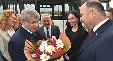 Başkan Nihat Çiftçi, Ahmet Davutoğlu’nu Şanlıurfa’da Karşıladı