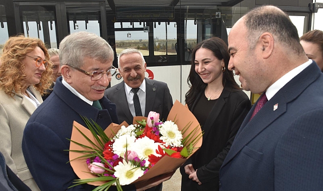 Başkan Nihat Çiftçi, Ahmet Davutoğlu’nu Şanlıurfa’da Karşıladı