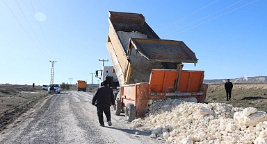 Büyükşehir, Karaköprü’de 14 Km’lik Grup Yolunu Sıcak Asfaltla Buluşturuyor