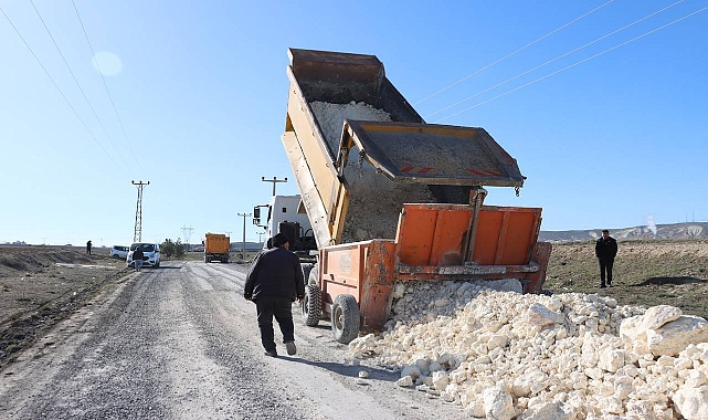 Büyükşehir, Karaköprü’de 14 Km’lik Grup Yolunu Sıcak Asfaltla Buluşturuyor