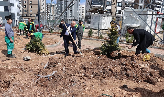 Karaköprü’de Parklar Yaz Sezonuna Hazırlanıyor