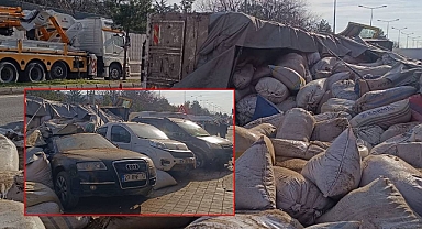 Saman Yüklü Tır Devrildi: 7 Araç Hasar Gördü