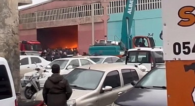 Şanlıurfa'da Yedek Parça İşyerinde Yangın: Büyük Maddi Hasar