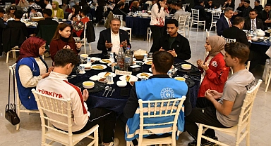 Vali Şıldak Gençlerle İftarda Buluştu