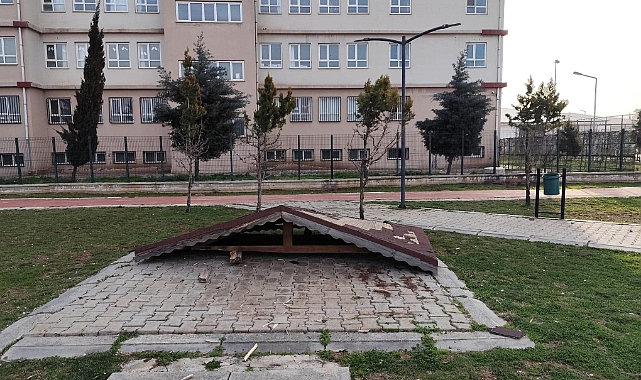 Viranşehir’de Parktaki Kamelya Tahrip Edildi, Vatandaş Tepkili