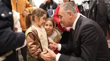 Babaları Gibi Nazlarını Çekiyor