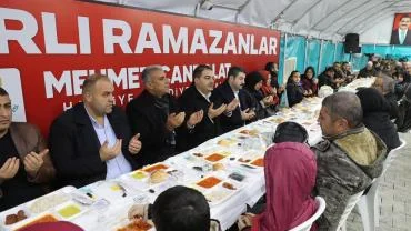 Başkan Canpolat ve Vekil Eyüpoğlu Son İftarı Vatandaşla Yaptı