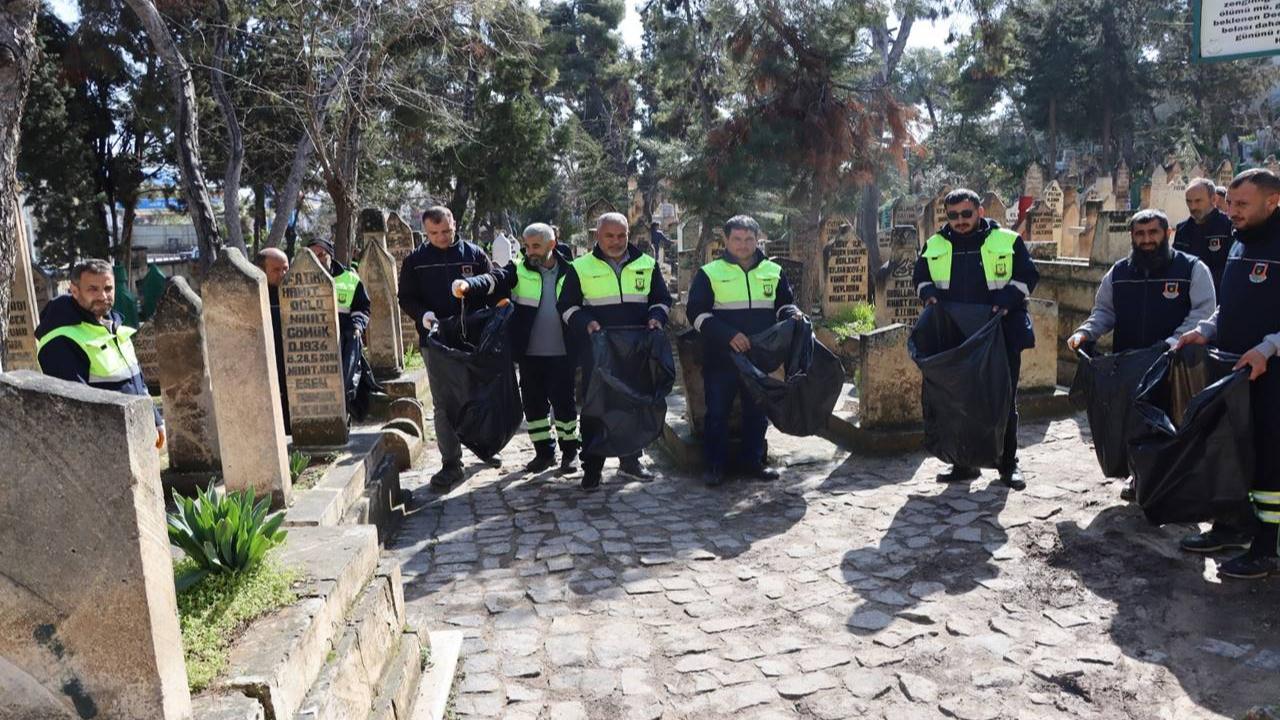 Büyükşehir, Mezarlıkları Bayrama Hazırlıyor