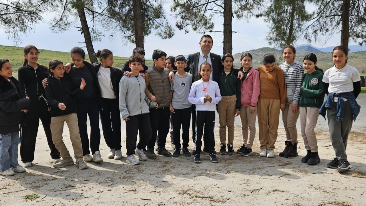 Gazeteciler, çocuklara bayram sevinci yaşattı