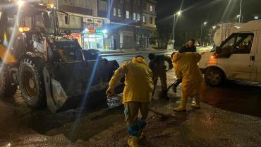 Haliliye Belediyesi teyakkuzda: Sağanak yağışa karşı sahada yoğun mesai
