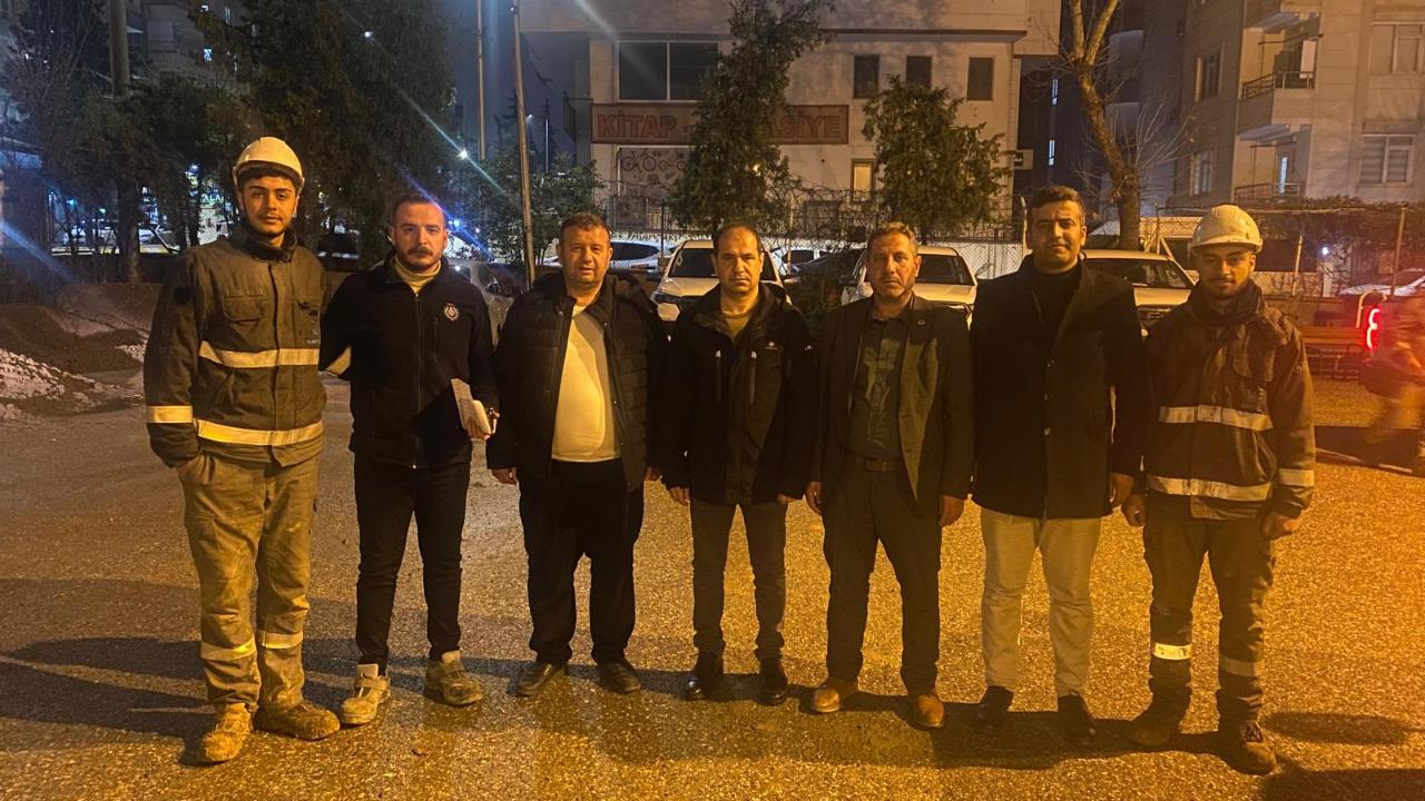 Muhtarlardan Dicle Elektrik Ekiplerine Sel Mesaisi Ziyareti