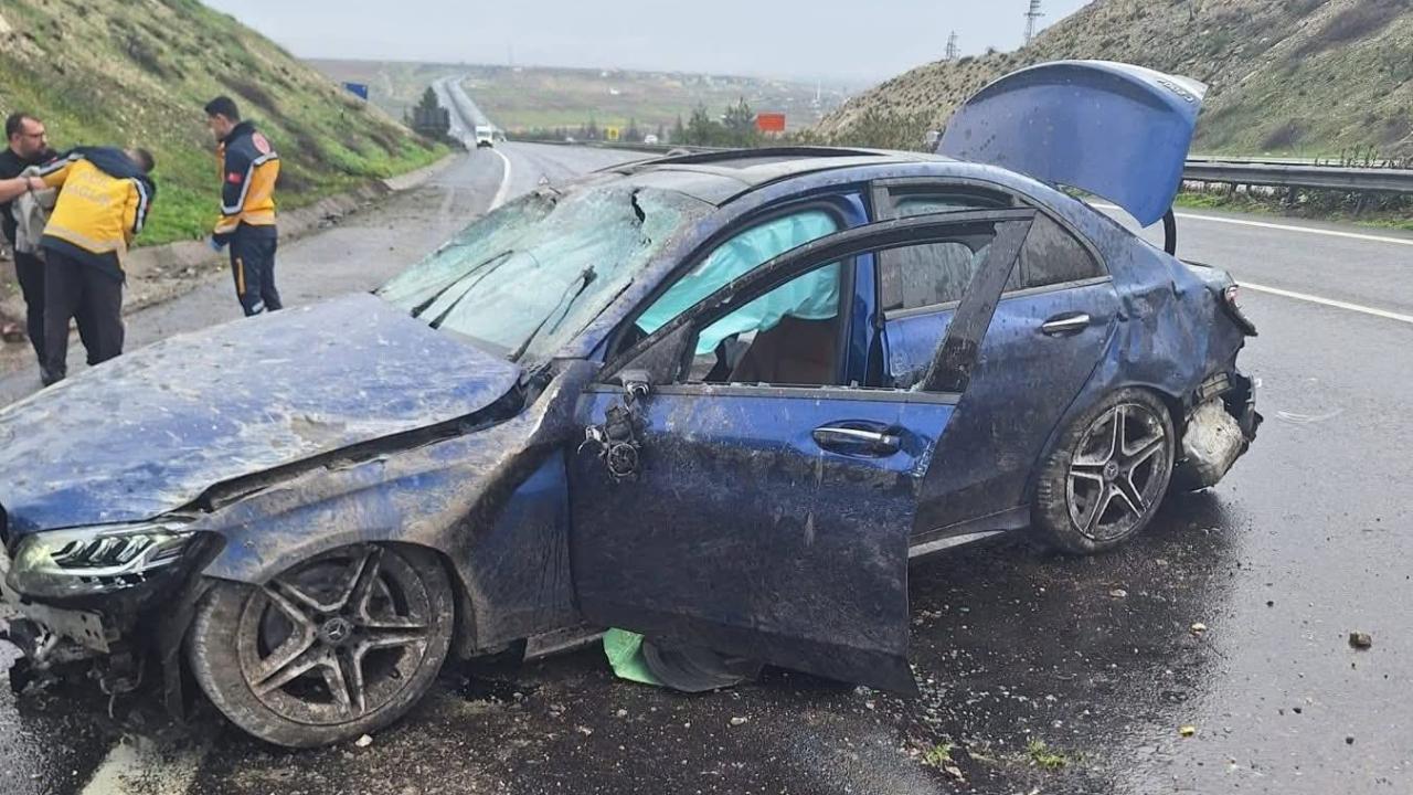 Nizip–Birecik Otoban Yolunda Kaza: 2 Yaralı