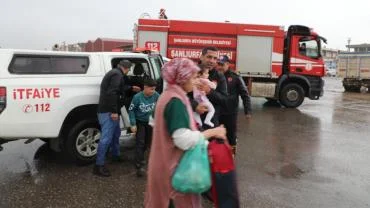 Buğday Pazarında Su Baskını: 9 Kişilik Aile Kurtarıldı