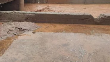 Urfa’nın İlçesinde Aşırı Yağış Çamurlu Su Riskini Getirdi