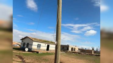 Şanlıurfa’da Direği Oyup Kaçak Hat Çektiler