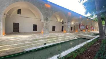 Urfa Valiliği'nden Hasan Paşa Camii Avlusu’nda Bayramlaşma Etkinliği