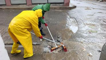 Viranşehir'de Sel Sularıyla Mücadele Devam Ediyor