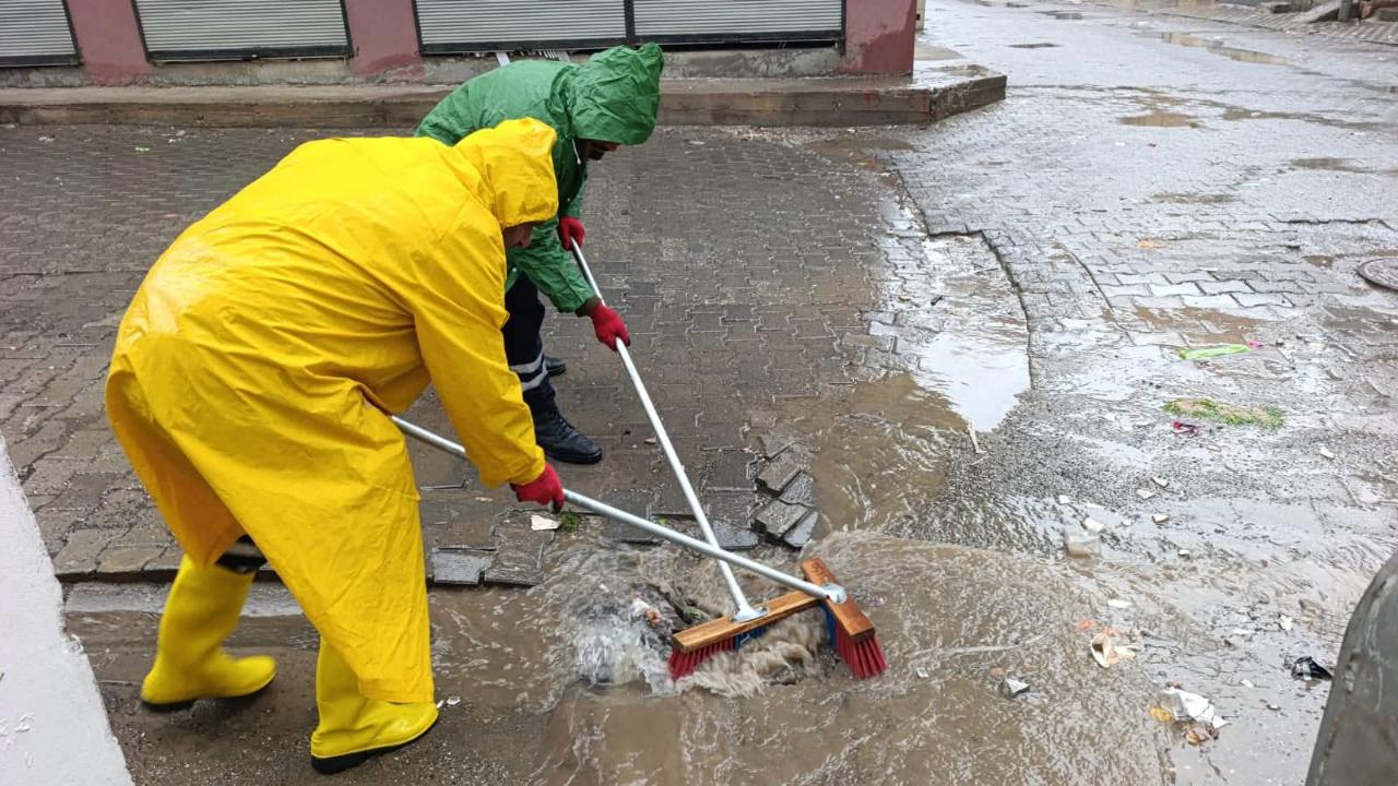 Viranşehir'de Sel Sularıyla Mücadele Devam Ediyor