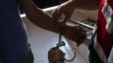 Aranan Şahıs Evinde Yakalandı: Silah Ele Geçirildi