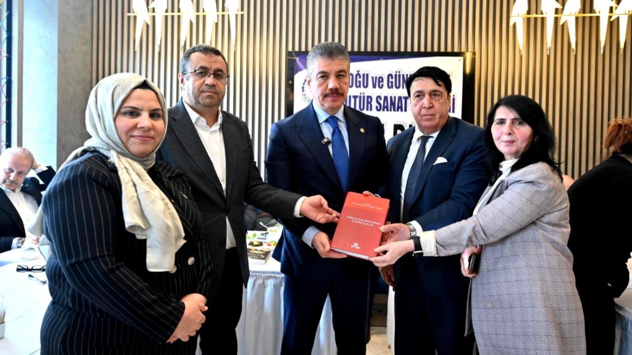 Avukatlar Gününde Urfalı Mustafa Heşe’den Anlamlı Hediye