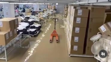 Birecik’te Sağanak Yağış: Tekstil Fabrikasını Su Bastı