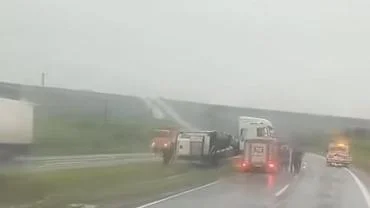 Hilvan–Siverek Yolunda Tır Devrildi: Yağış Kazaya Neden Oldu