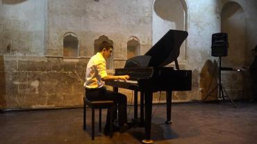 Minik Ve Genç Piyanistler Sahnede Göz Doldurdu