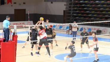 Şanlıurfa’da Genç Erkekler Voleybol Takımı Filede İddialı