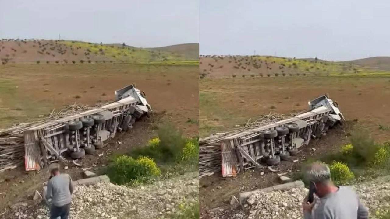 Şanlıurfa’da Kontrolden Çıkan Tır Şarampole Devrildi