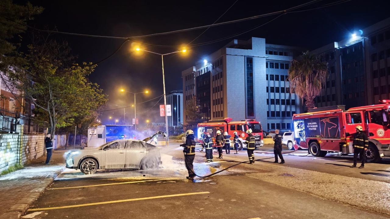 Şanlıurfa’da Korkutan Araç Yangını!