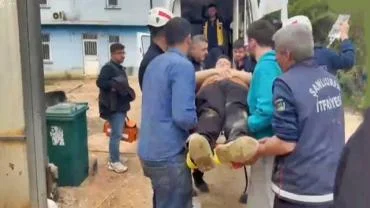 Şanlıurfa’da Serada Kaza: Demir Saplanan Genç Yaralandı