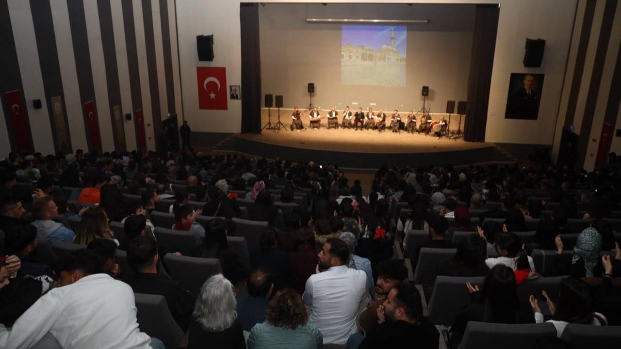 Urfa Ahengi Sıra Gecesi Topluluğu, Munzur Üniversitesi’ni Şenlendirdi