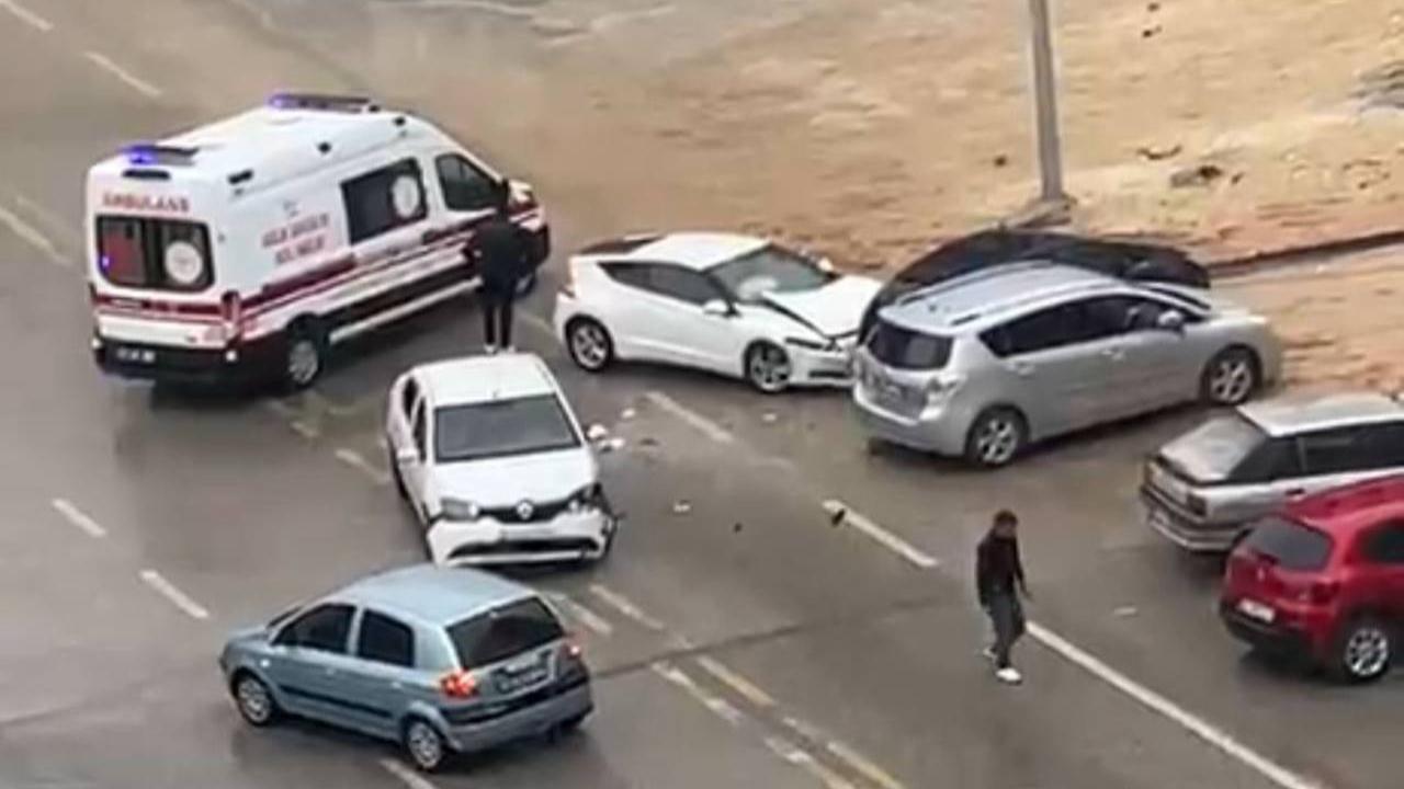 Urfa’da İki Araç Çarpıştı!