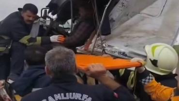 Urfa’da Tır Kazası: Sürücü Araçta Sıkıştı