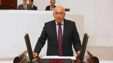 Utku Çakırözer: 5G İlanları Yerel Gazetelere Verilmedi