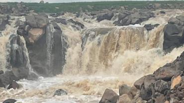 Viranşehir’de Doğa Canlandı: Sulutepe Şelalesi Coştu