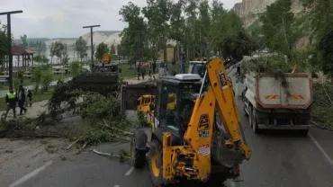Büyükşehir, Birecik’te Afetin 3. Gününde de Sahada