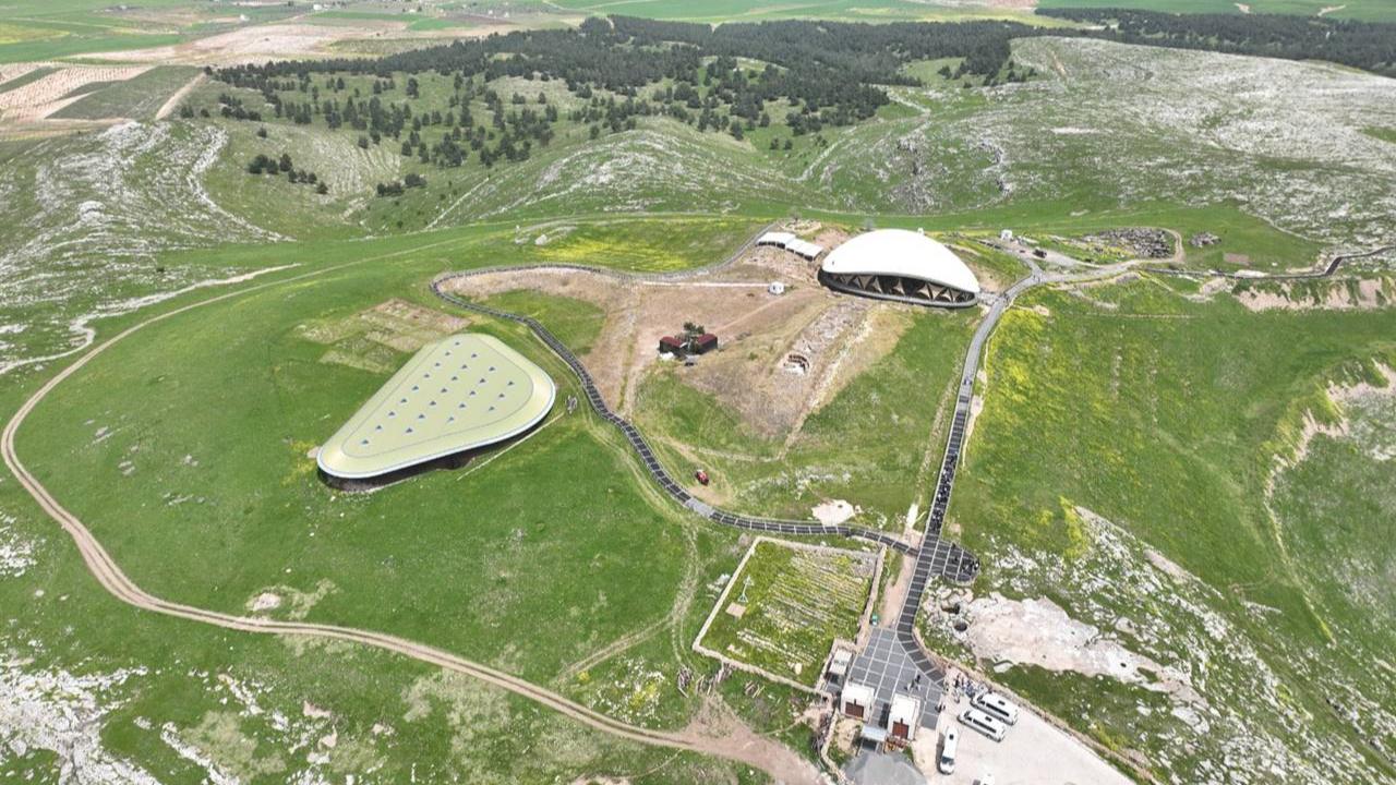 Göbeklitepe Baharla Birlikte Yemyeşil Oldu