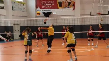 Karaköprü’de Voleybol Heyecanı Başladı!