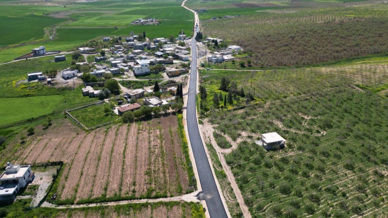 Şanlıurfa’da 14 Kilometrelik Grup Yolunda Asfalt Seferberliği Sürüyor