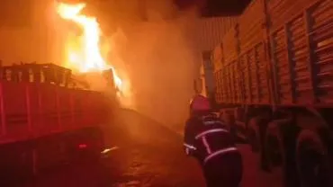 Şanlıurfa’da Tır Garajında Korkutan Yangın