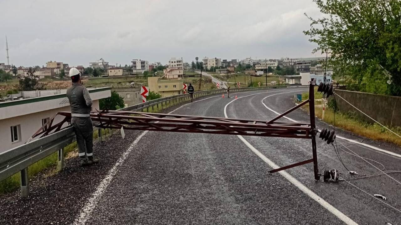 Urfa’da Devrilen Direkler Ve Kopan Hatlar İçin Yoğun Mesai