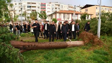 Valilikten Açıklama: Fırtınada 1 Ölü, 40 Yaralı Var