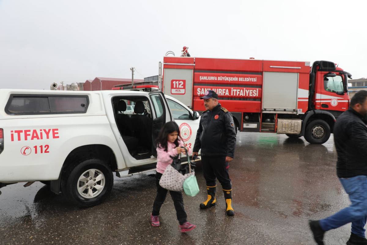 Otogarı Sel Bastı! Mahsur Kalanlar Kurtarıldı