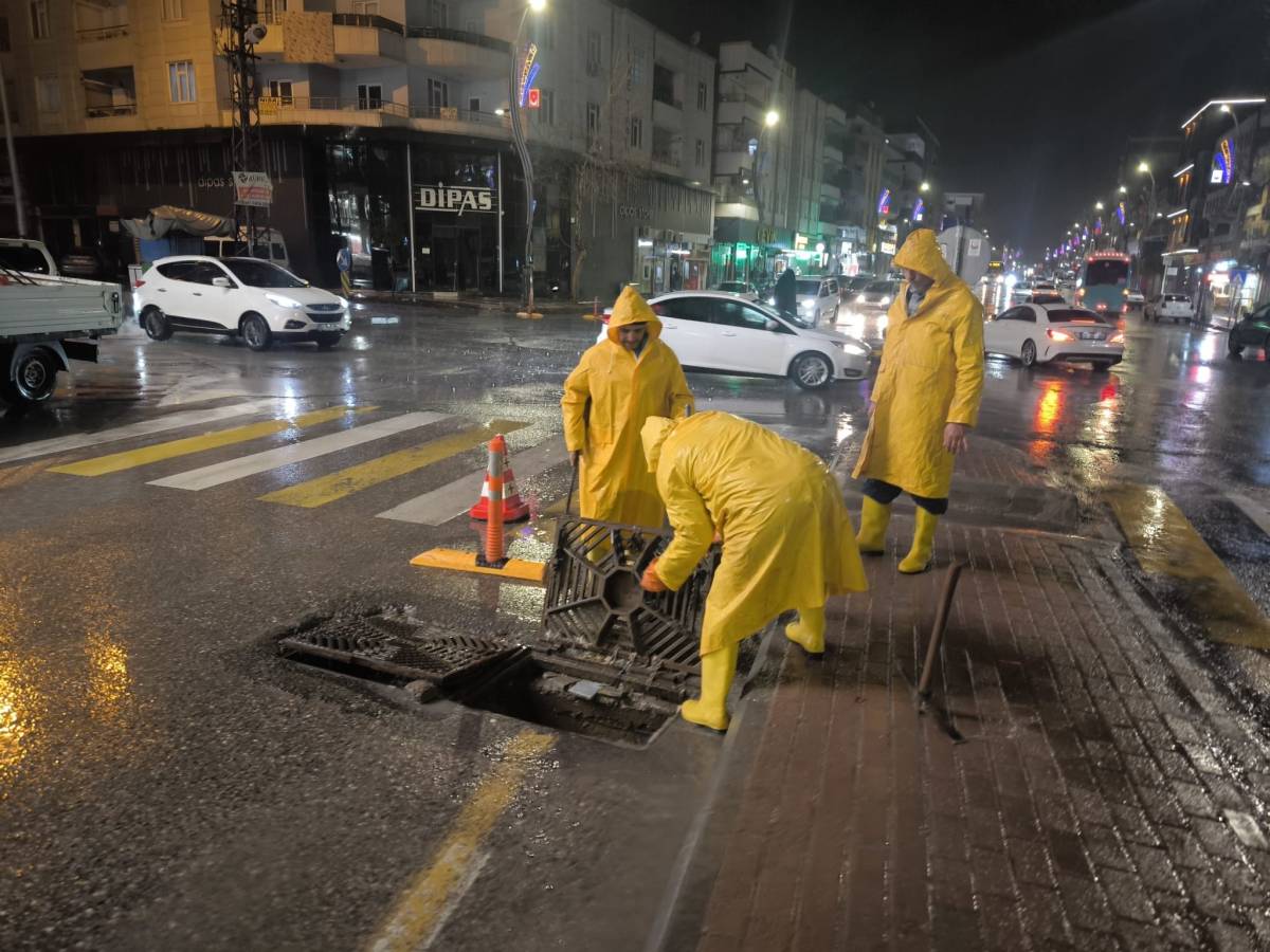 Haliliye Belediyesi teyakkuzda: Sağanak yağışa karşı sahada yoğun mesai