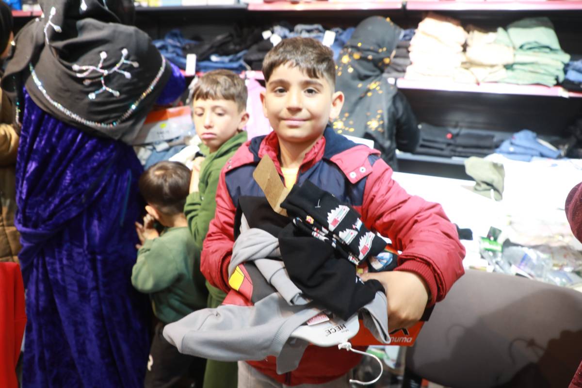 Mahmut Özyavuz Yetim Çocukları Sevindirdi