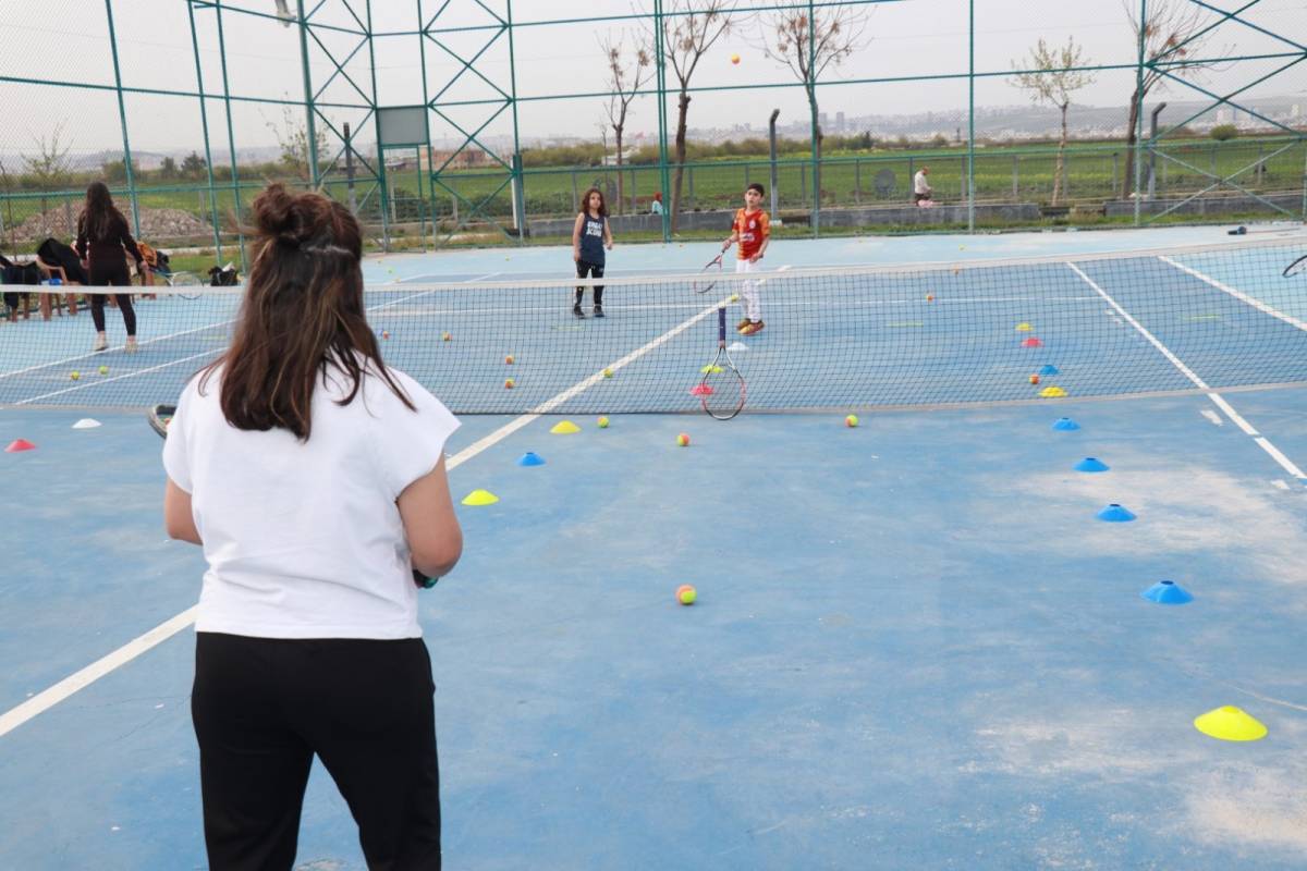 Eyyübiye Belediyesi’nden Ücretsiz Tenis Kursu