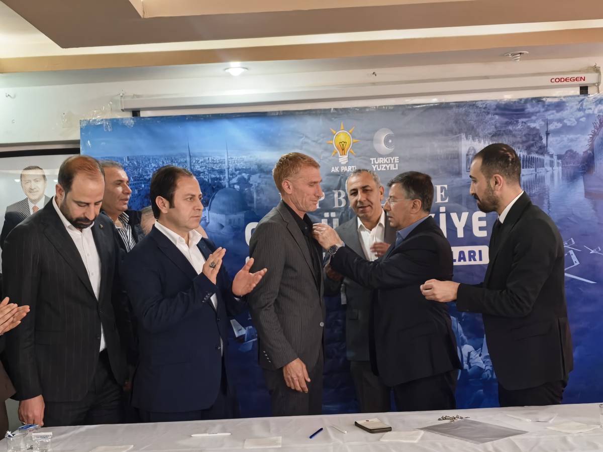 AK Parti’ye Katılımlar Sürüyor