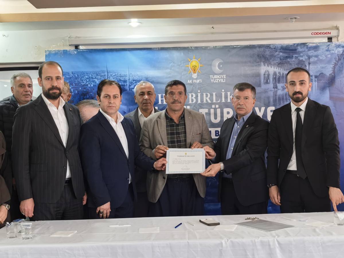 AK Parti’ye Katılımlar Sürüyor